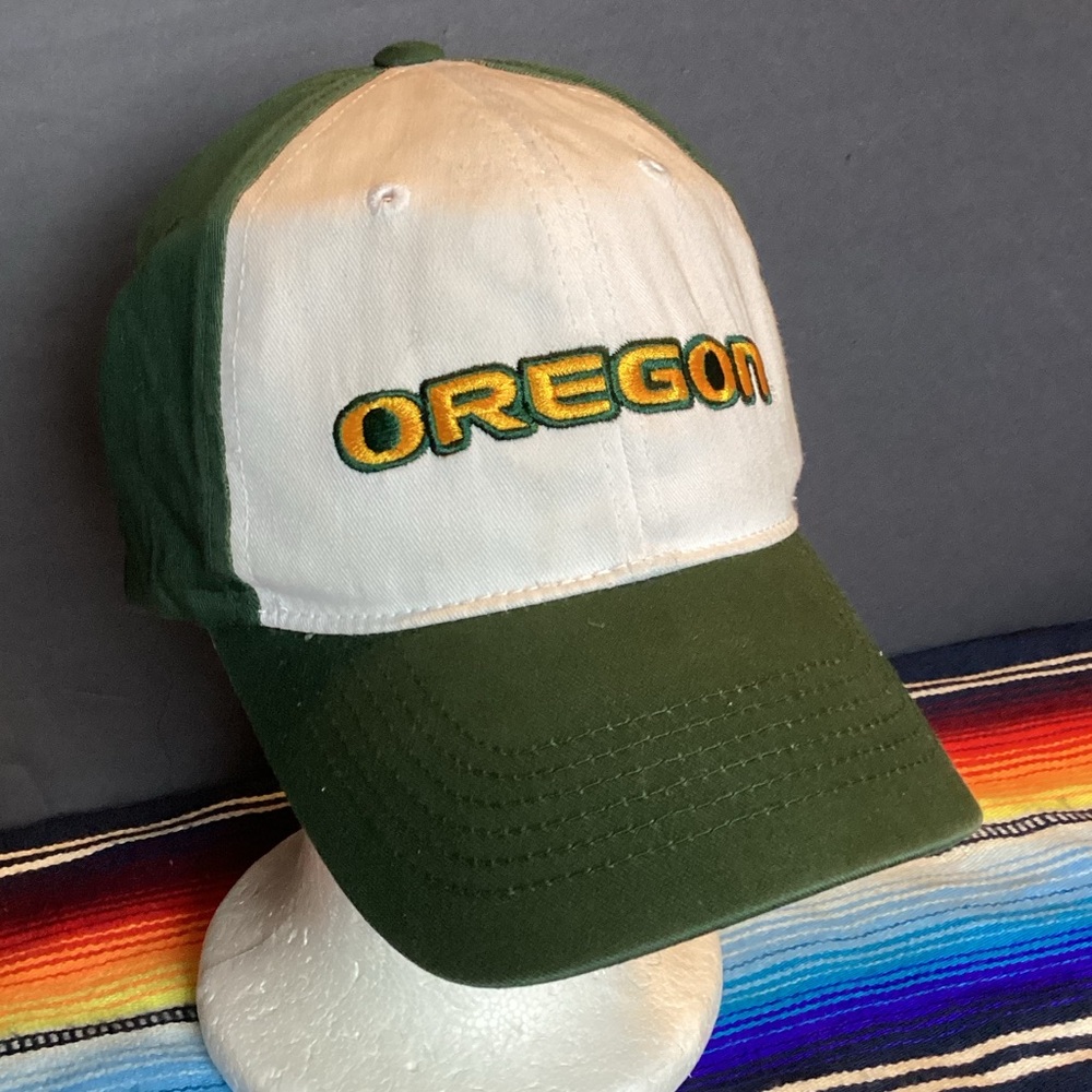 Captivating Headwear Oregon ducks Adjustable Hat
